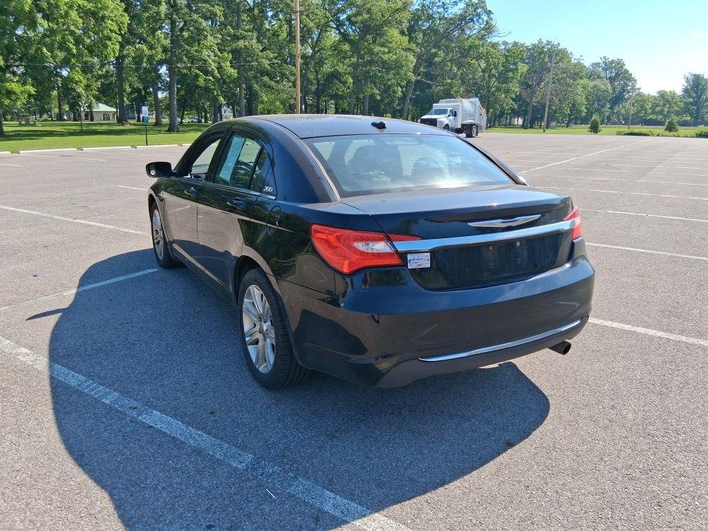 Chrysler 200  2012