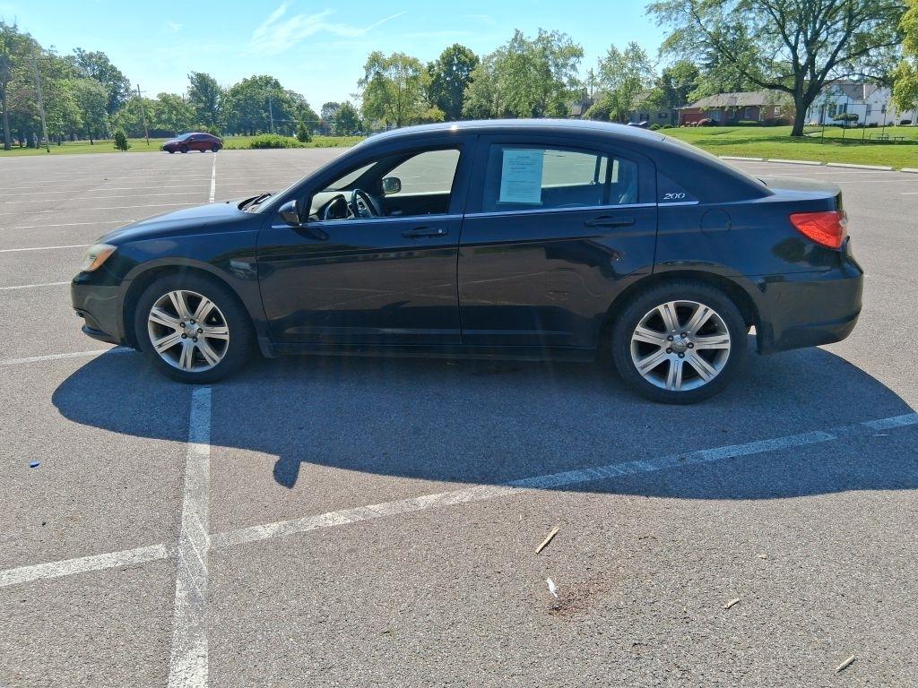 Chrysler 200  2012