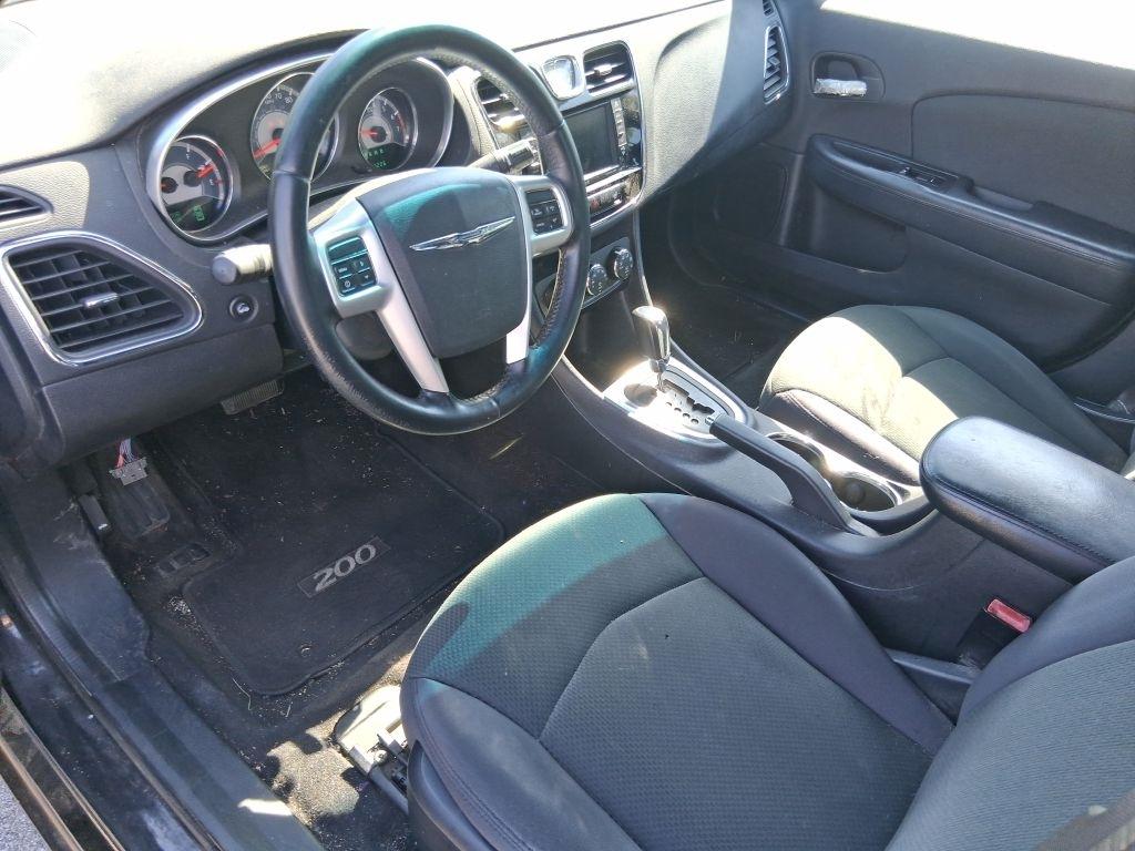 Chrysler 200  2012