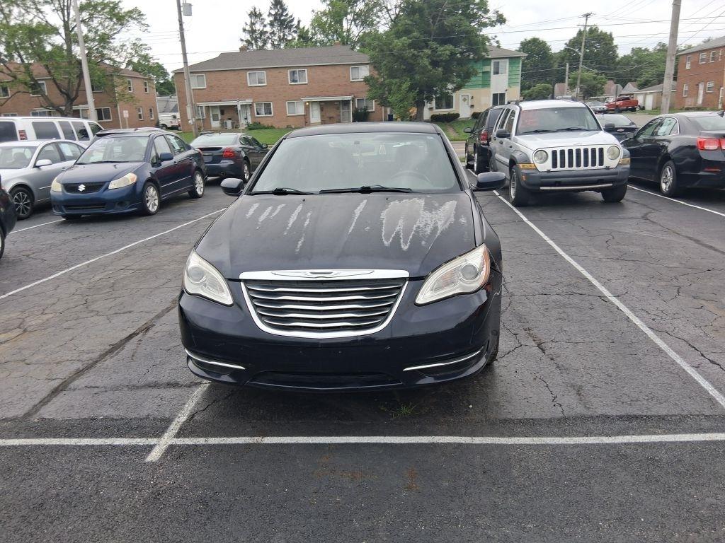 Chrysler 200  2011