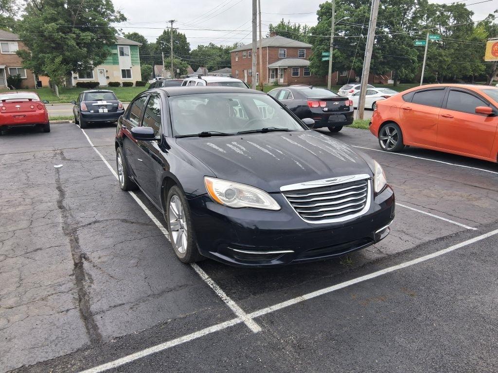 Chrysler 200  2011