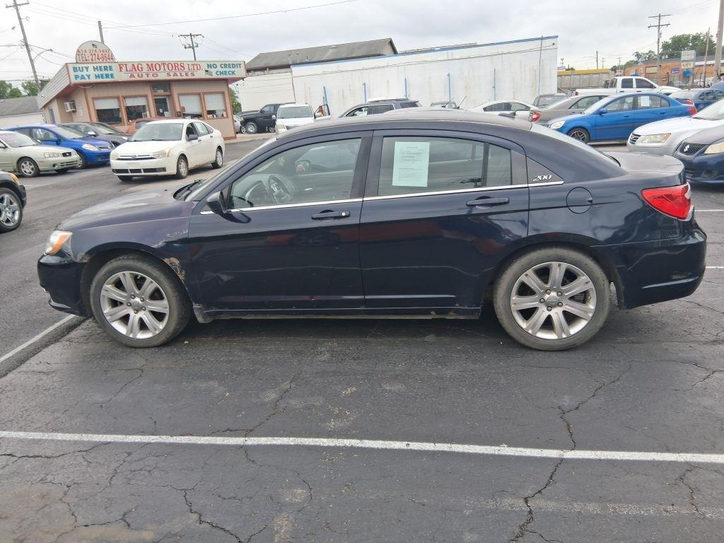 Chrysler 200  2011