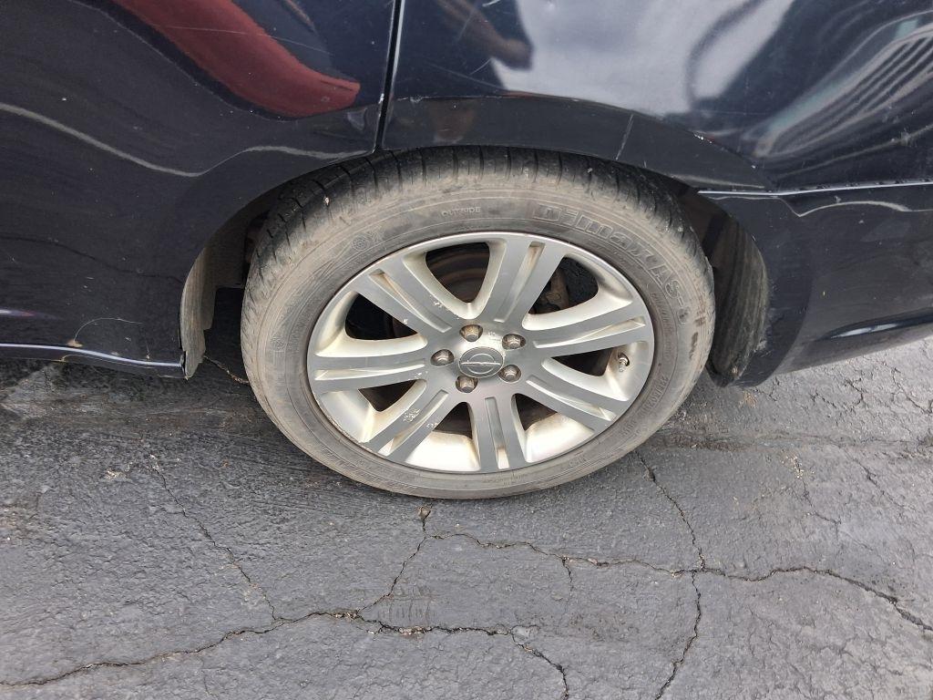 Chrysler 200  2011