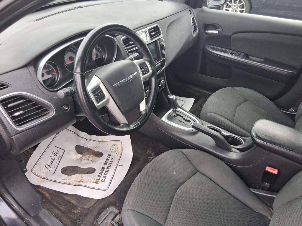 Chrysler 200  2011