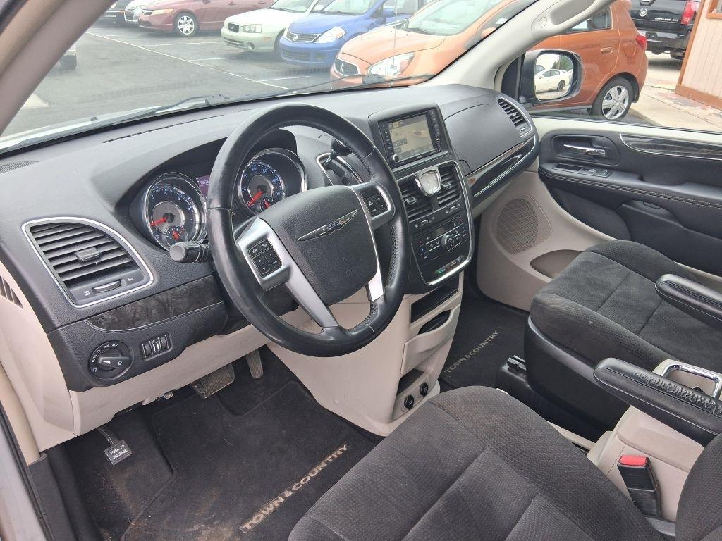 Chrysler Town & Country  2012