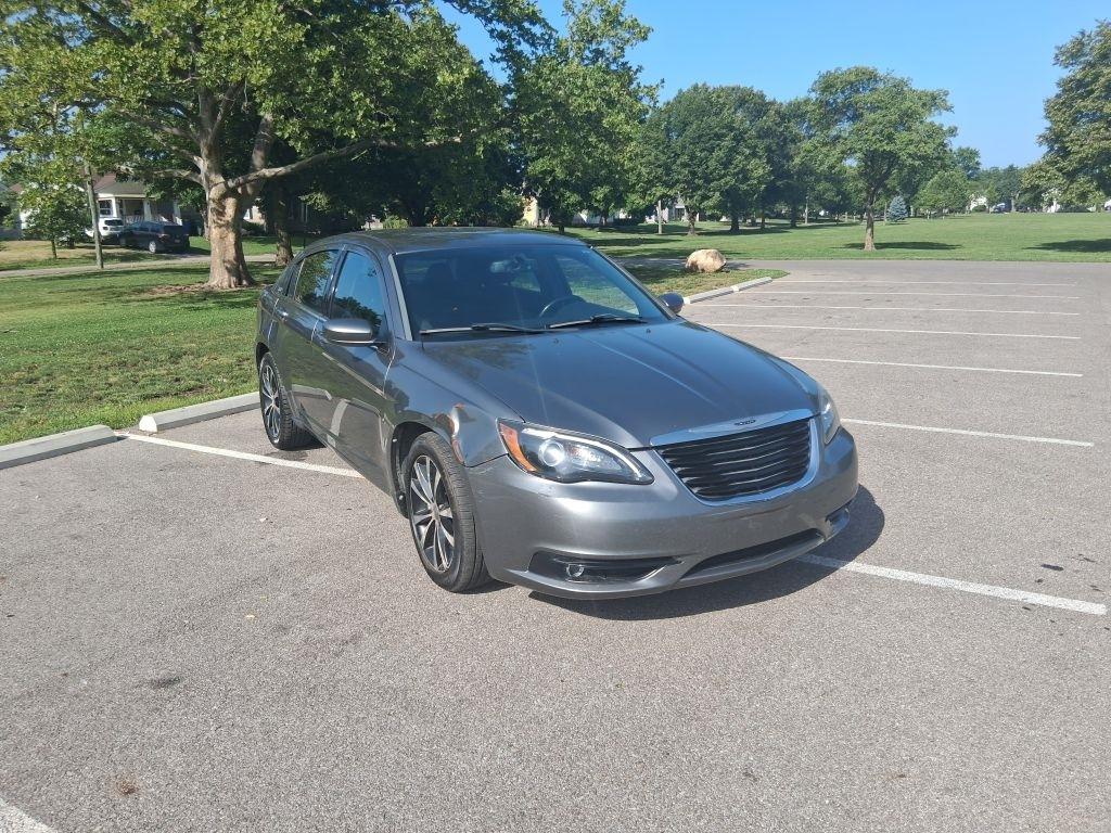 Chrysler 200  2013