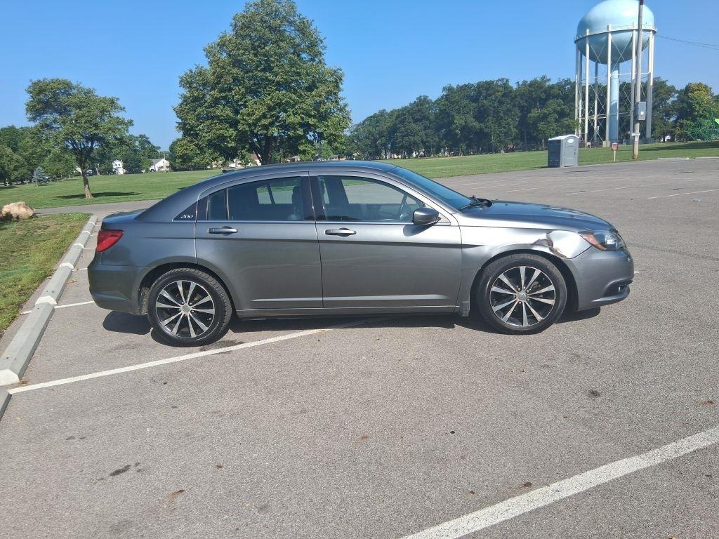 Chrysler 200  2013