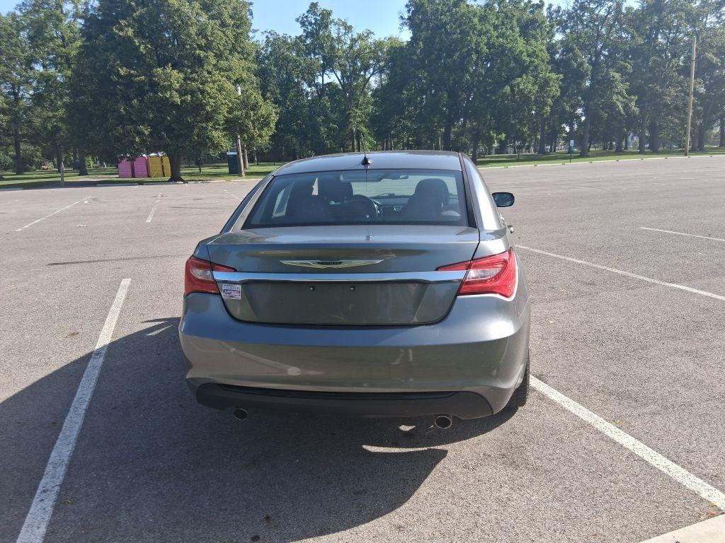 Chrysler 200  2013