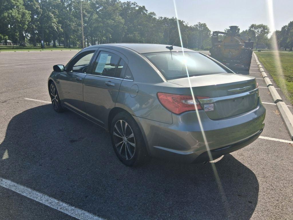 Chrysler 200  2013
