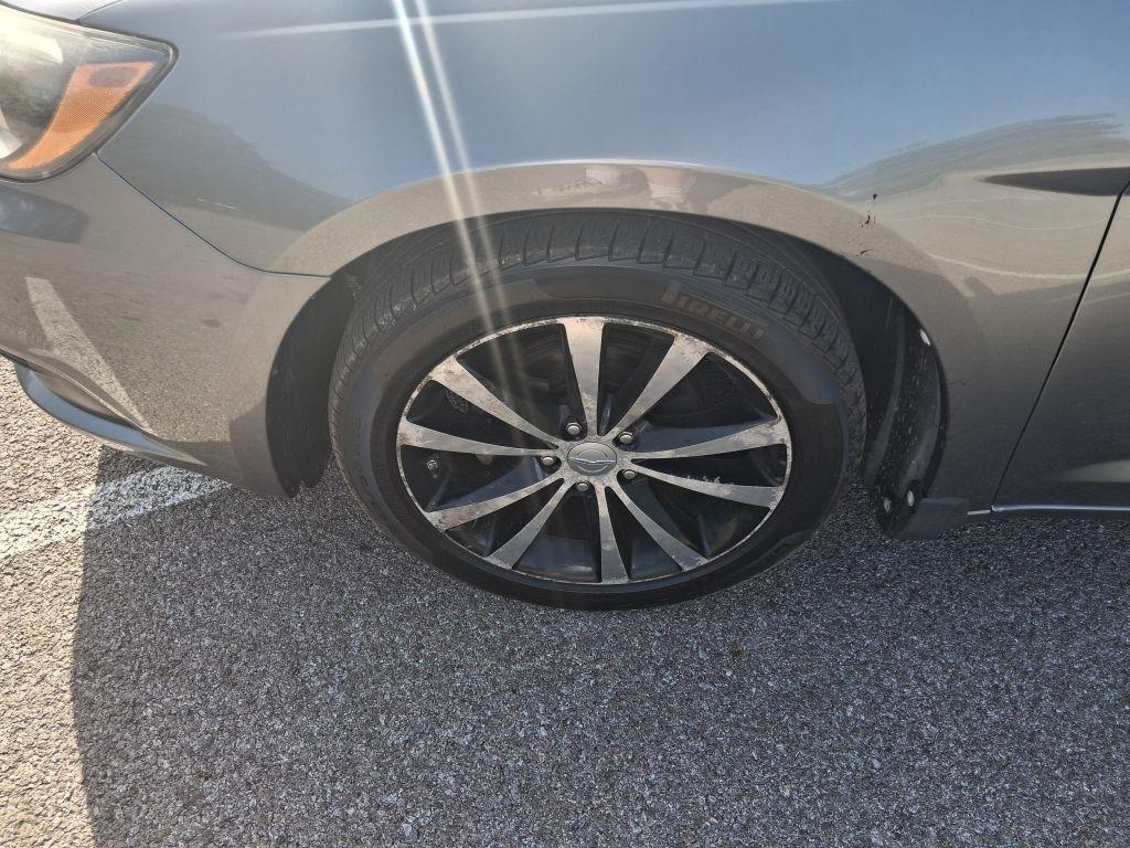 Chrysler 200  2013