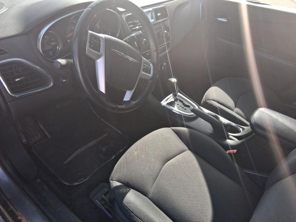Chrysler 200  2013