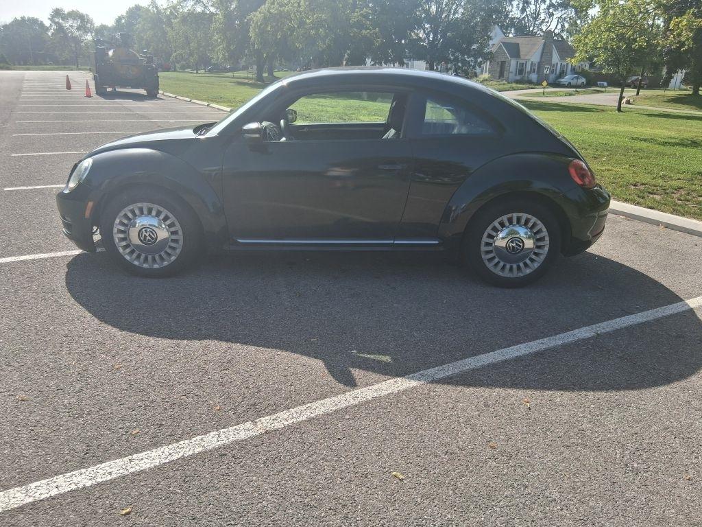 Volkswagen Beetle  2013