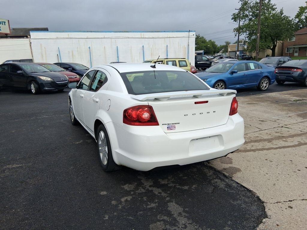 Dodge Avenger  2011