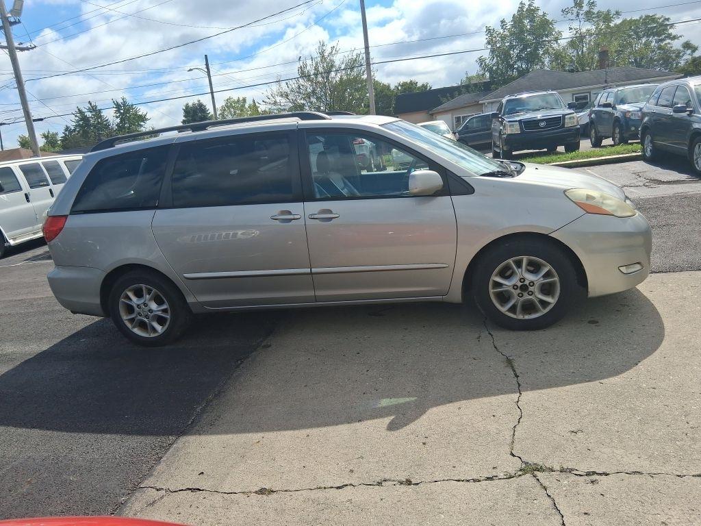 Toyota Sienna  2006
