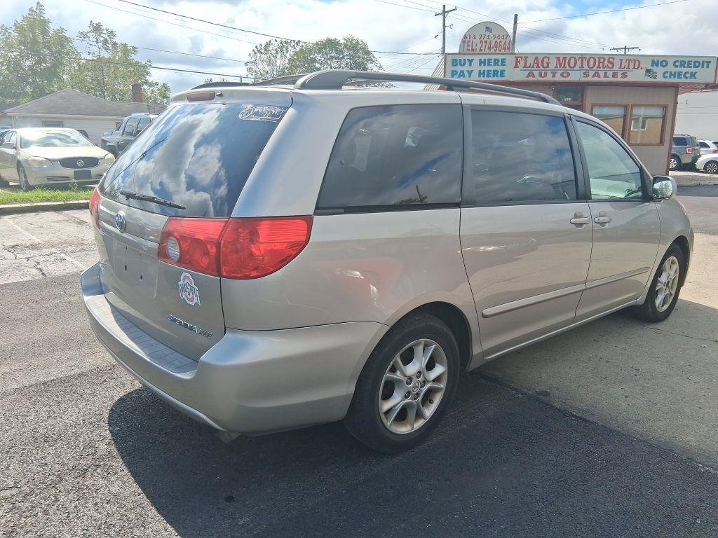 Toyota Sienna  2006