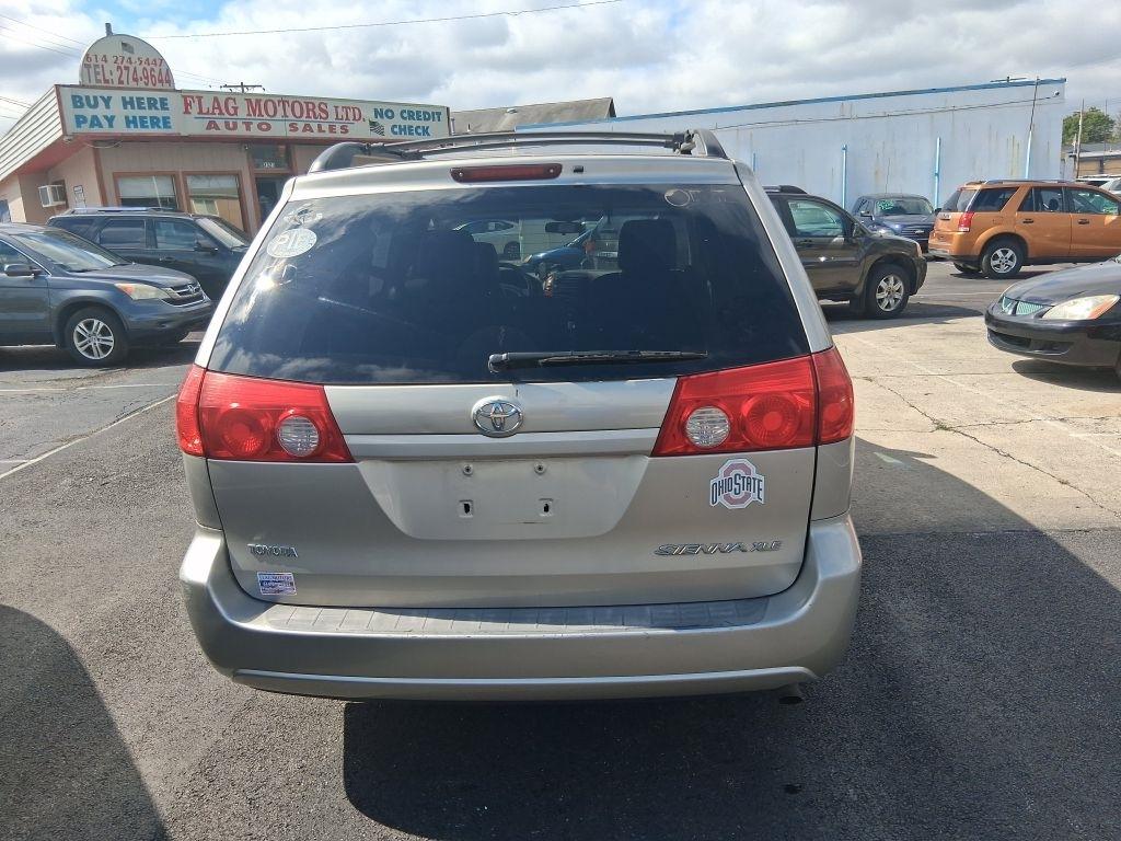 Toyota Sienna  2006