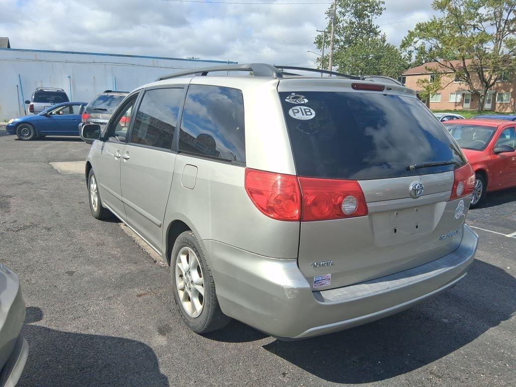 Toyota Sienna  2006