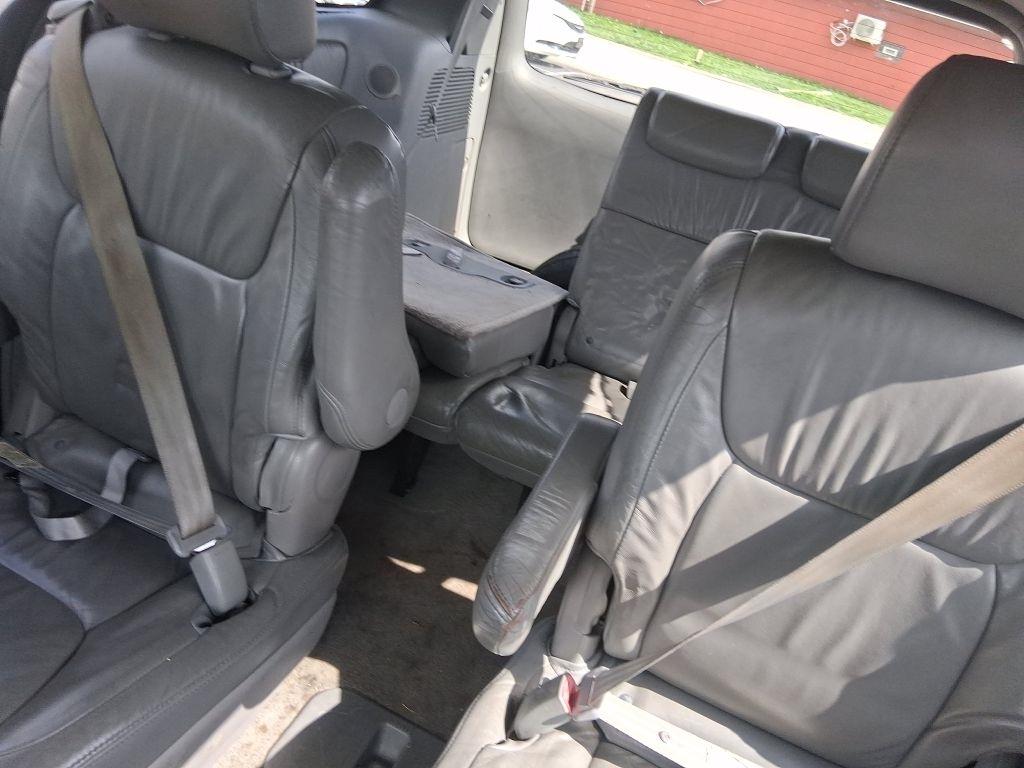 Toyota Sienna  2006