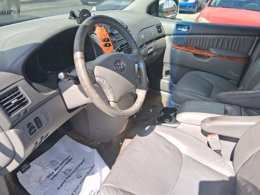 Toyota Sienna  2006