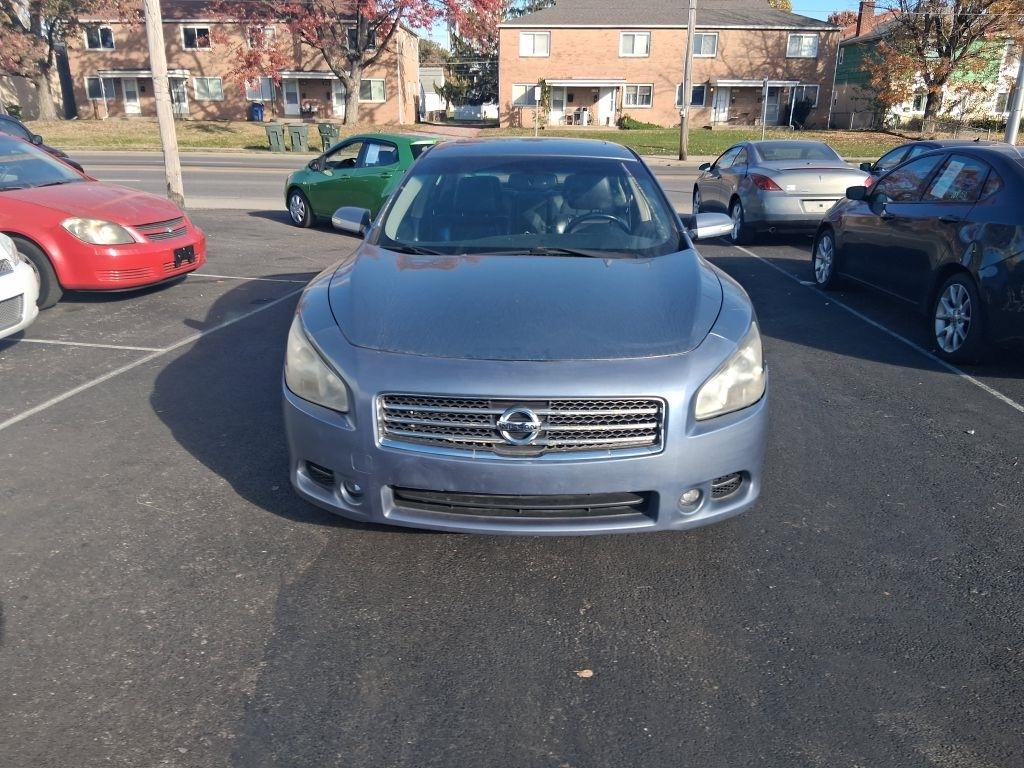 Nissan Maxima  2010