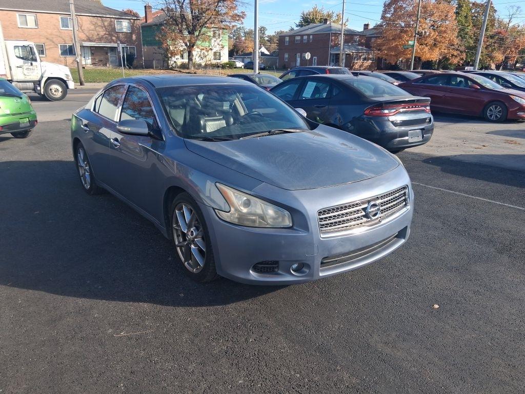 Nissan Maxima  2010