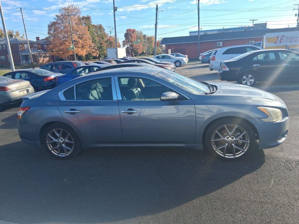Nissan Maxima  2010