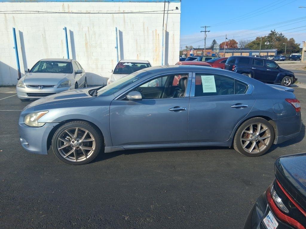 Nissan Maxima  2010