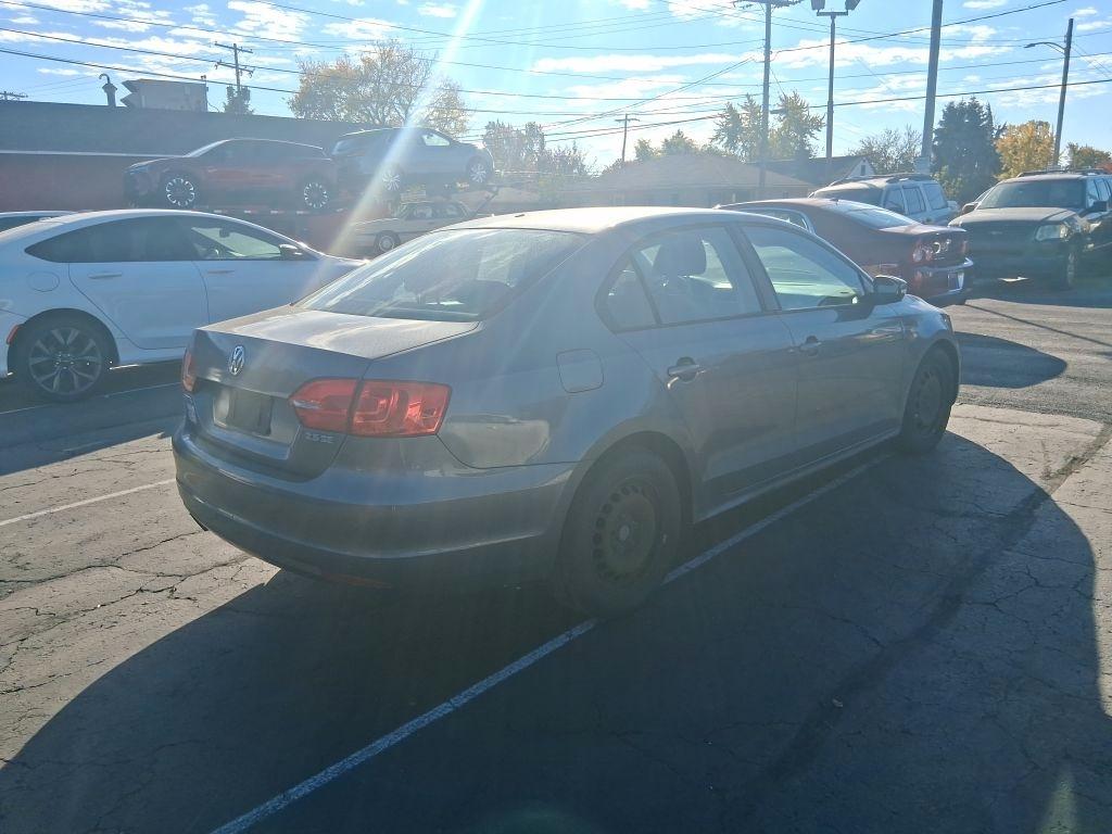 Volkswagen Jetta  2012