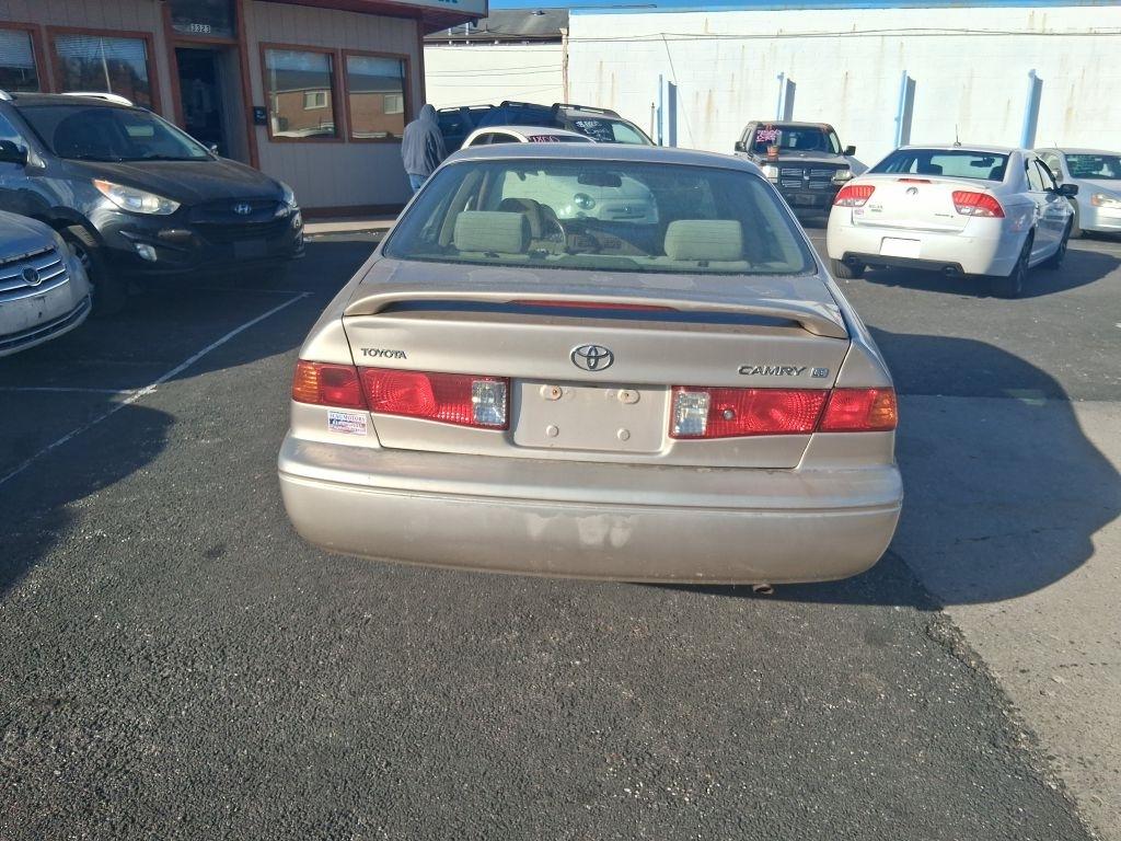 Toyota Camry  2001