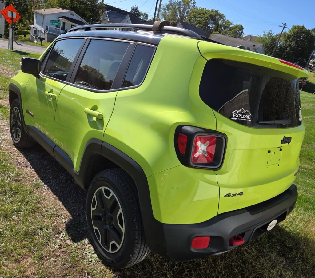 2017 Jeep Renegade Trailhawk photo 2