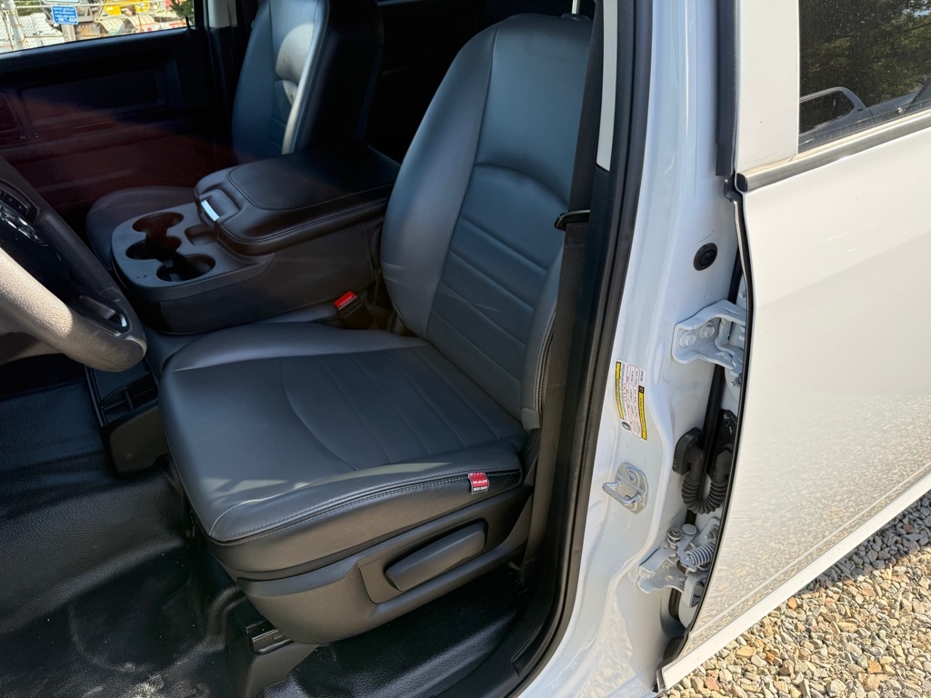 2022 Ram 1500 Classic Tradesman photo 2