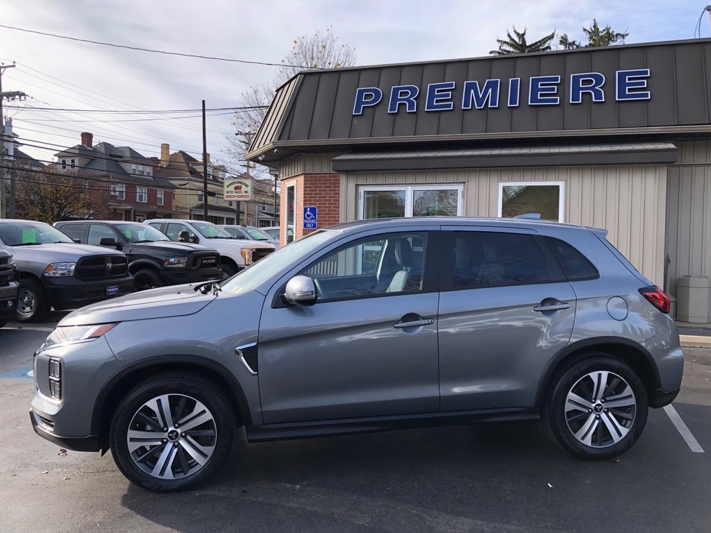 2025 Mitsubishi Outlander Sport SE's photo