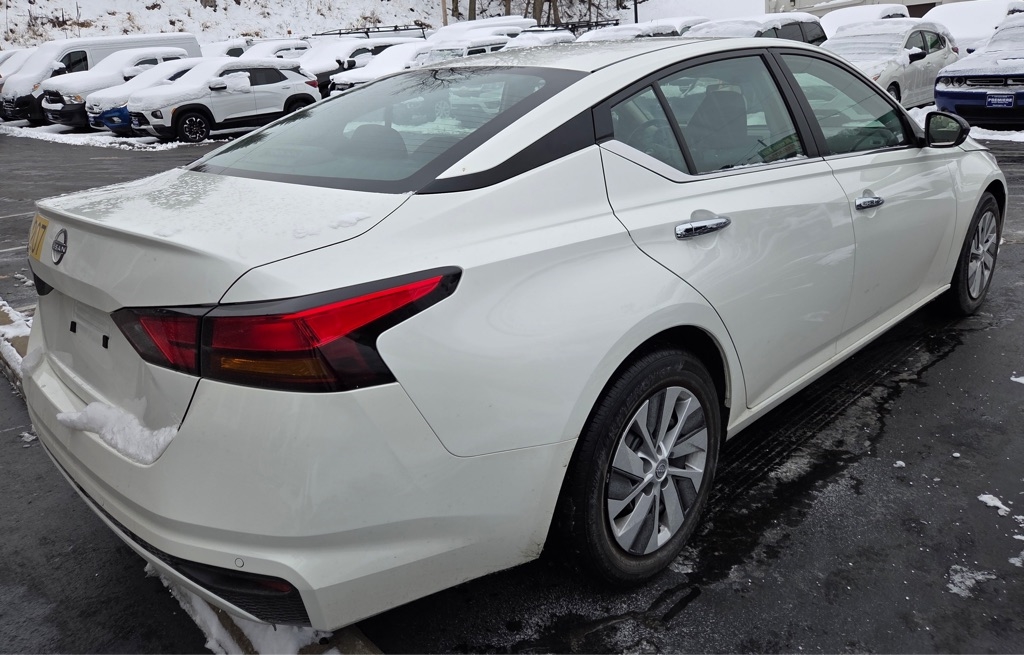 Nissan Altima  2024