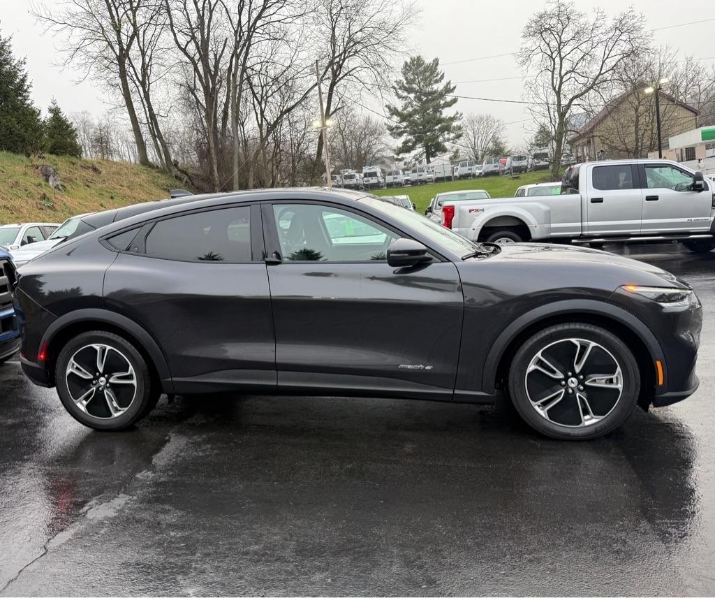 Ford Mustang Mach-E  2021
