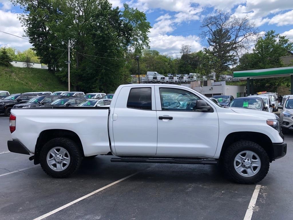 Toyota Tundra  2021
