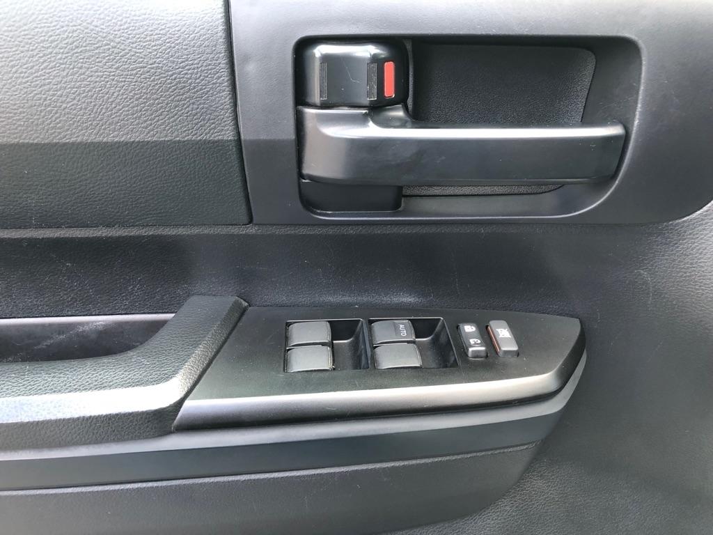 Toyota Tundra  2021