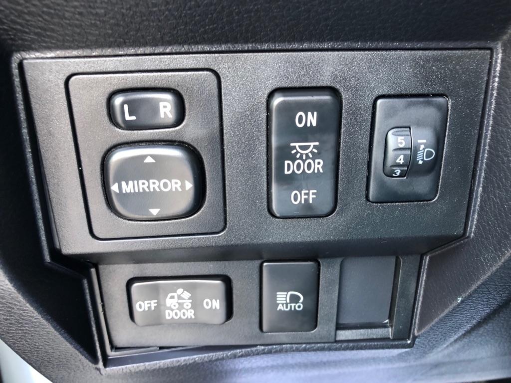 Toyota Tundra  2021