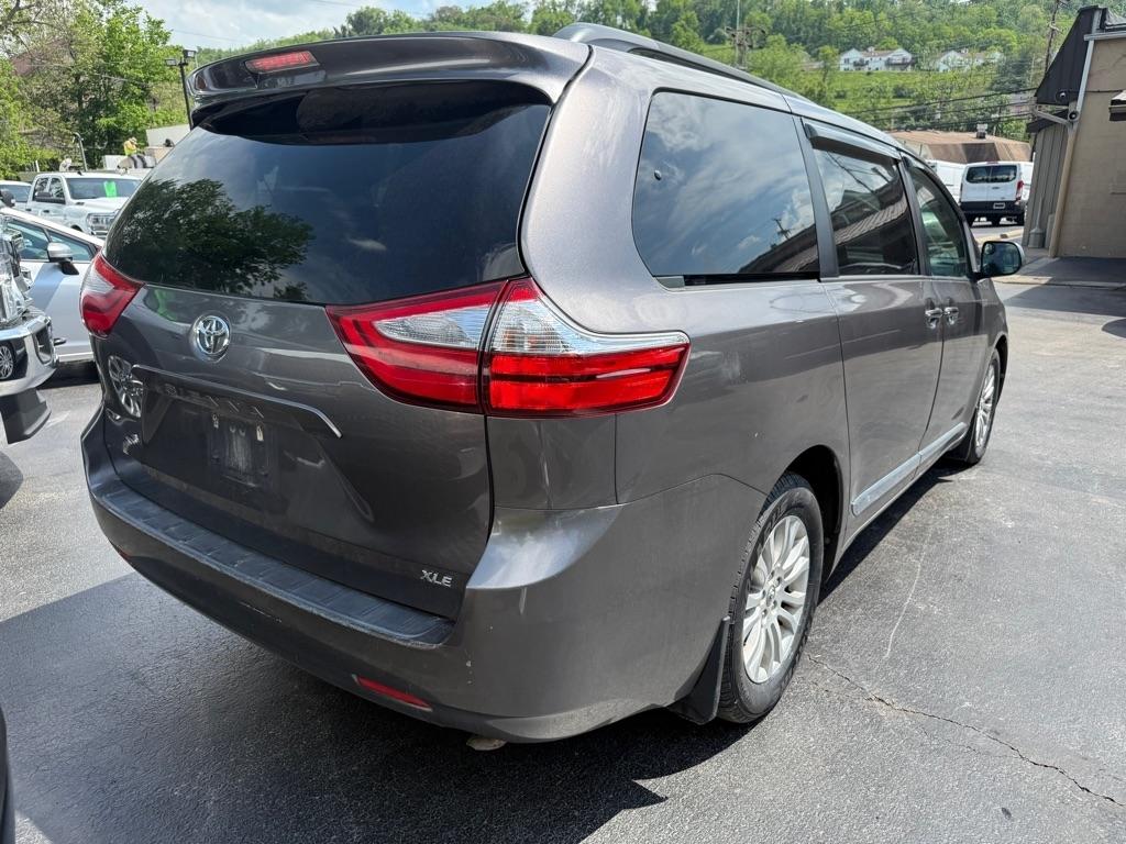 Toyota Sienna  2016