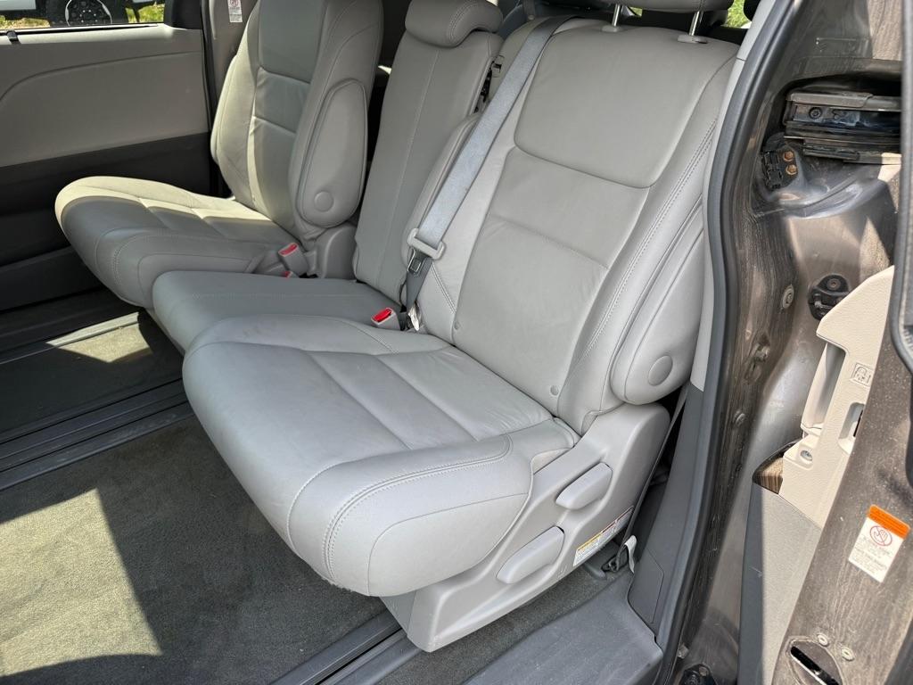 Toyota Sienna  2016