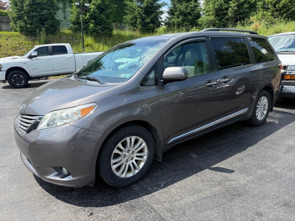 Toyota Sienna  2016