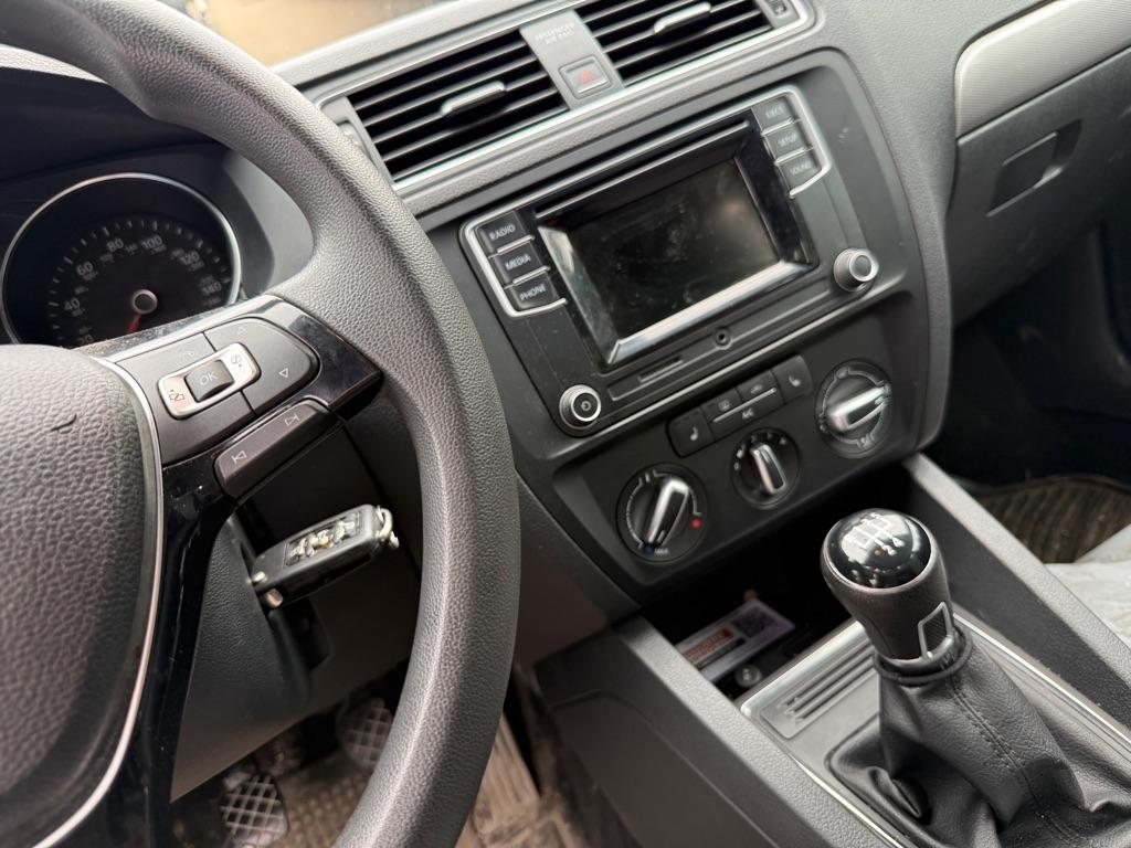 Volkswagen Jetta  2017