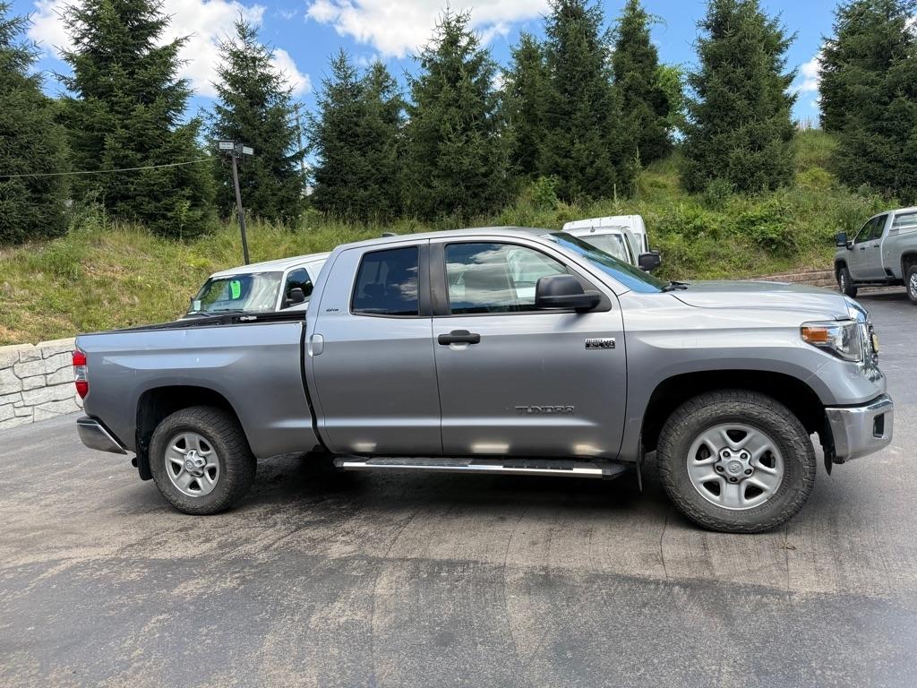 Toyota Tundra  2021