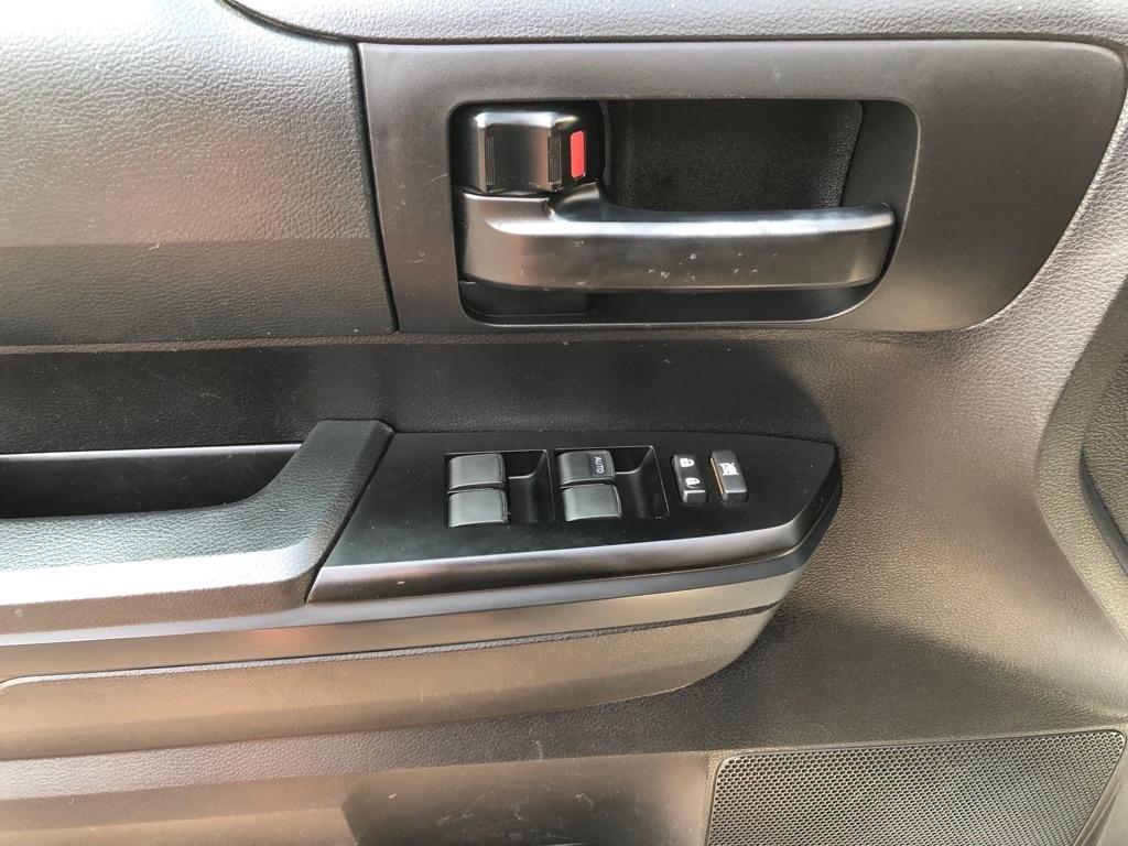 Toyota Tundra  2021