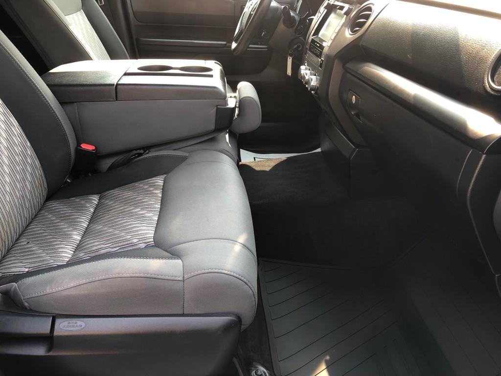 Toyota Tundra  2021