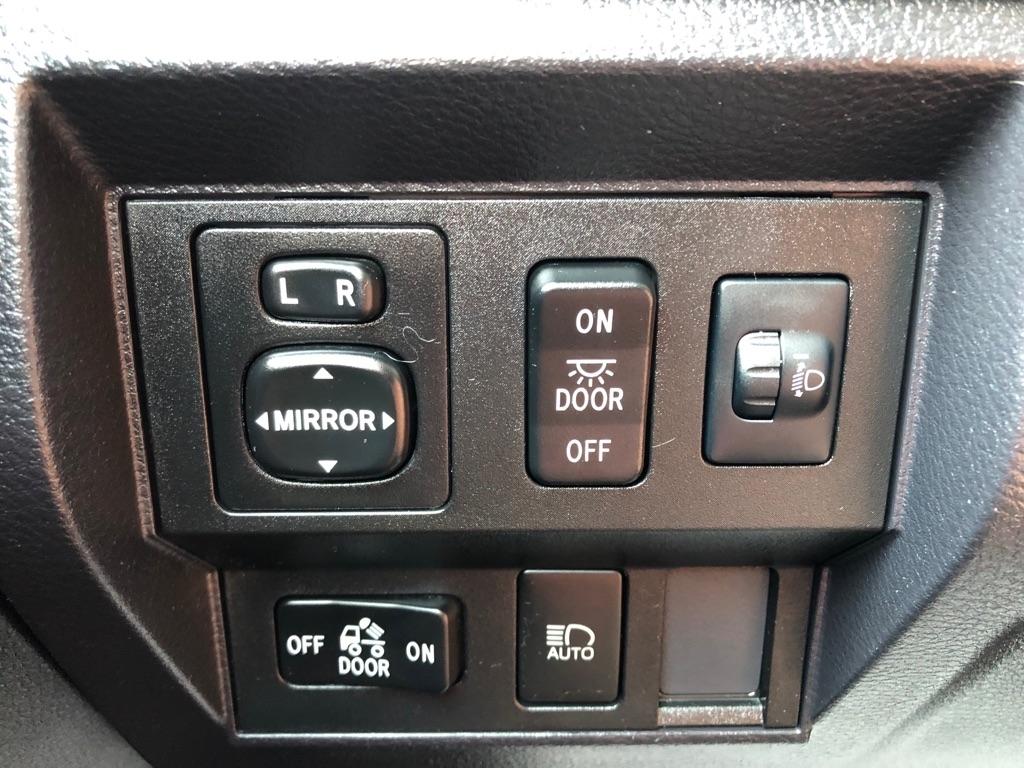Toyota Tundra  2021