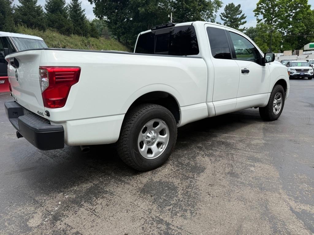 Nissan Titan  2022