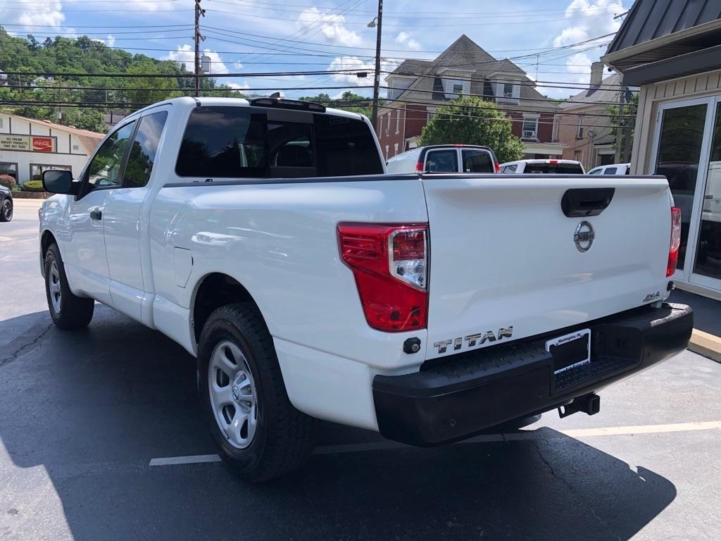 Nissan Titan  2022