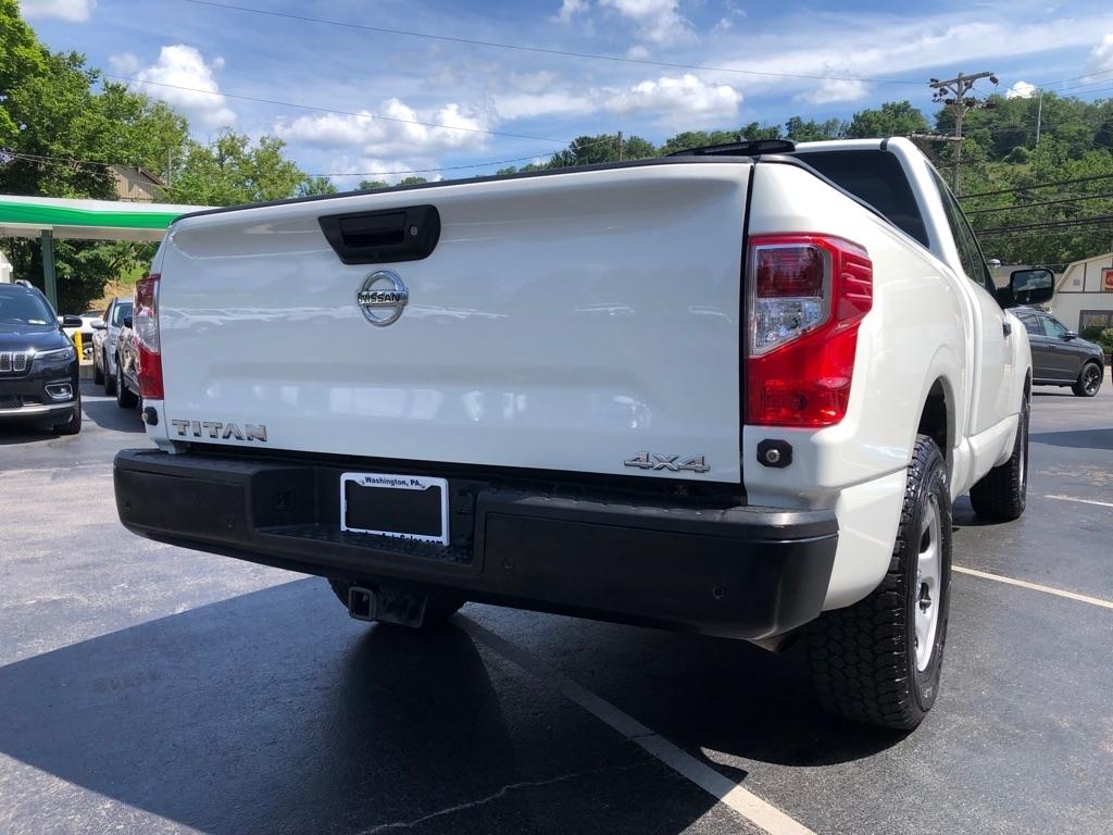 Nissan Titan  2022