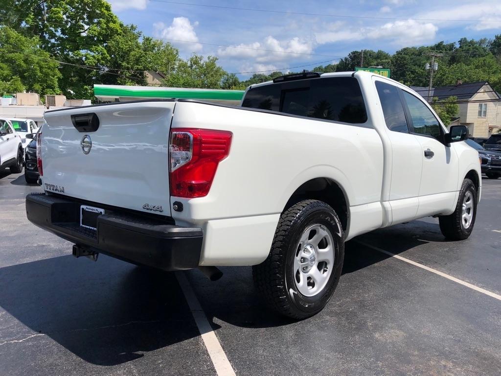 Nissan Titan  2022