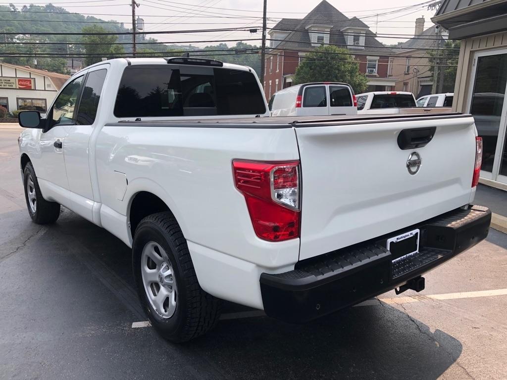 Nissan Titan  2022
